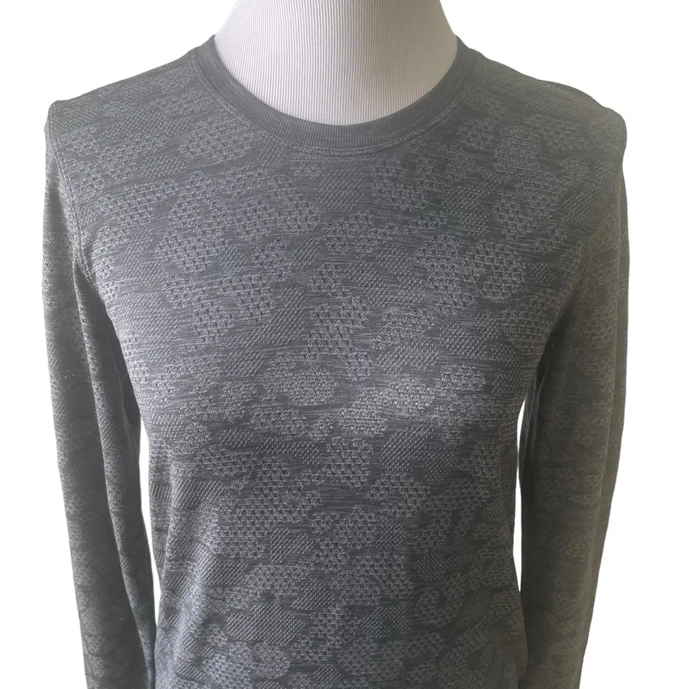 Lululemon Breeze By Long Sleeve Polar Spots Lunar Rock / Graphite Grey Size 10
